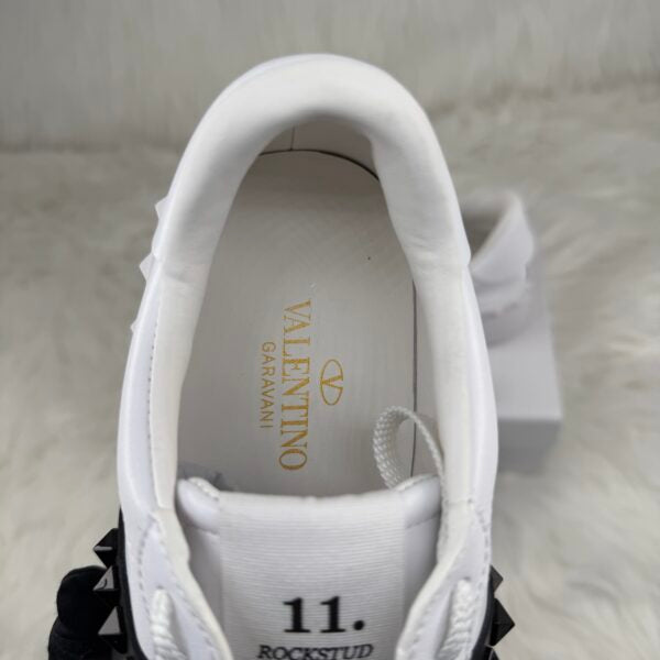 VLTN – ROCKSTUD UNTITLED CALFSKIN WITH