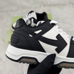 OFF WHT – Out Of Office (Bianche e Nere)