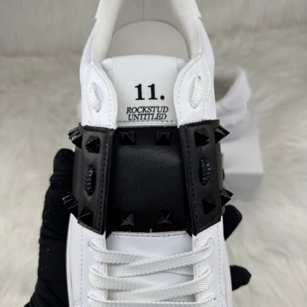 VLTN – ROCKSTUD UNTITLED CALFSKIN WITH